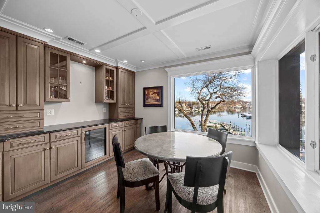WATERFRONT SPA CREEK CONDO | 3 PRESIDENT POINT DRIVE B3