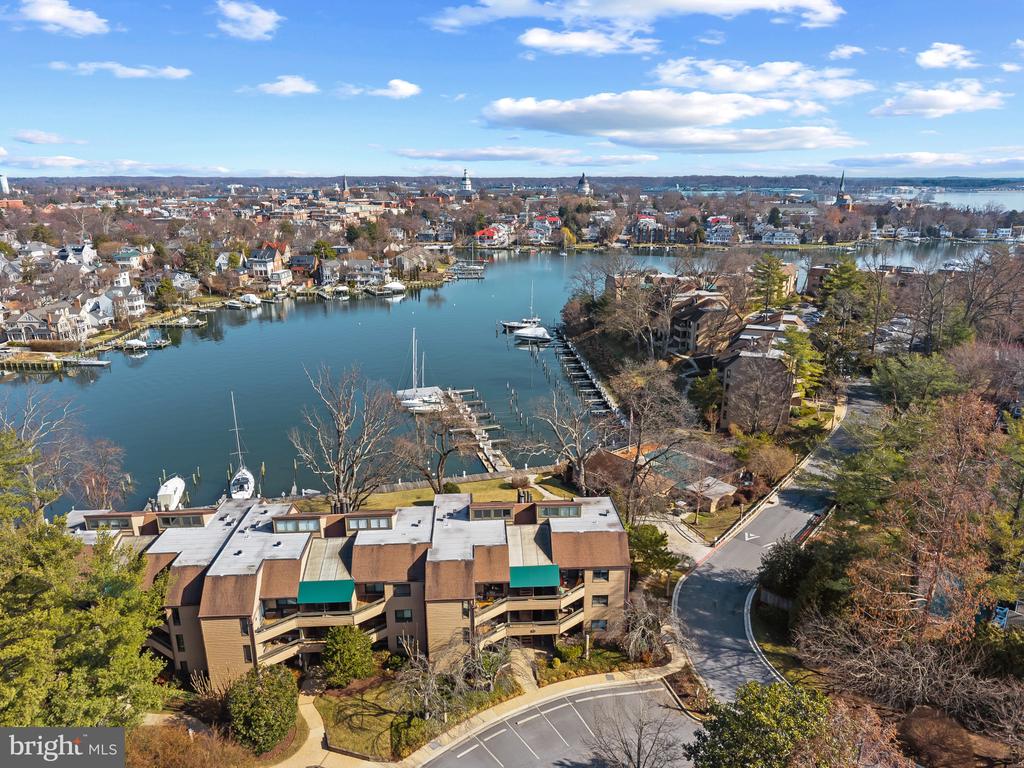WATERFRONT SPA CREEK CONDO | 3 PRESIDENT POINT DRIVE B3
