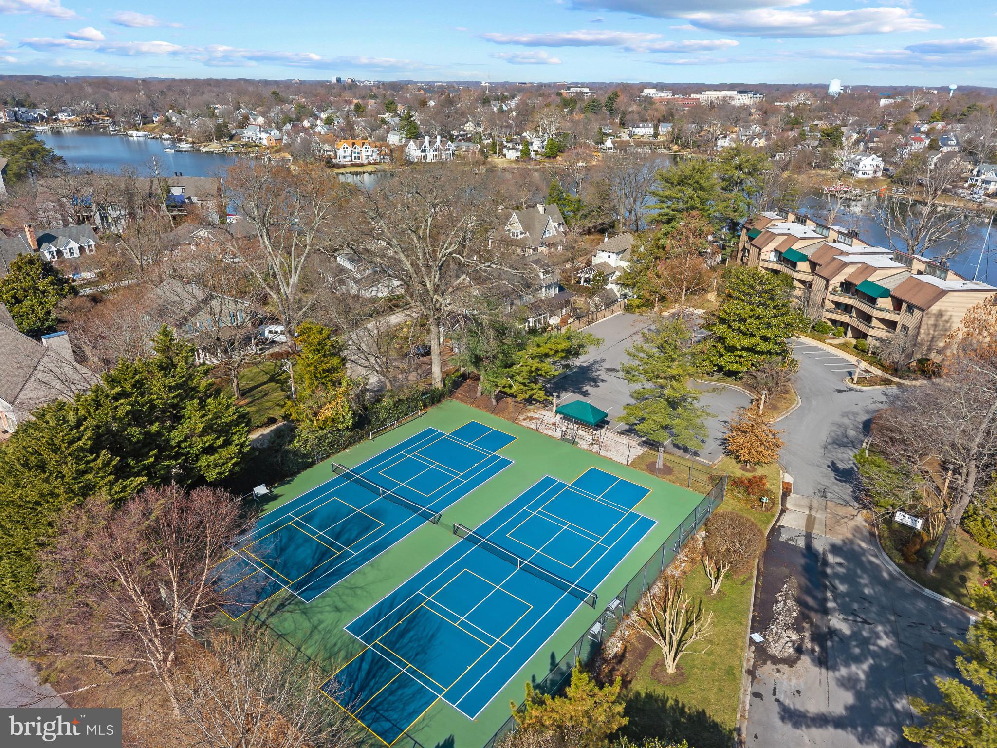 WATERFRONT SPA CREEK CONDO | 3 PRESIDENT POINT DRIVE B3