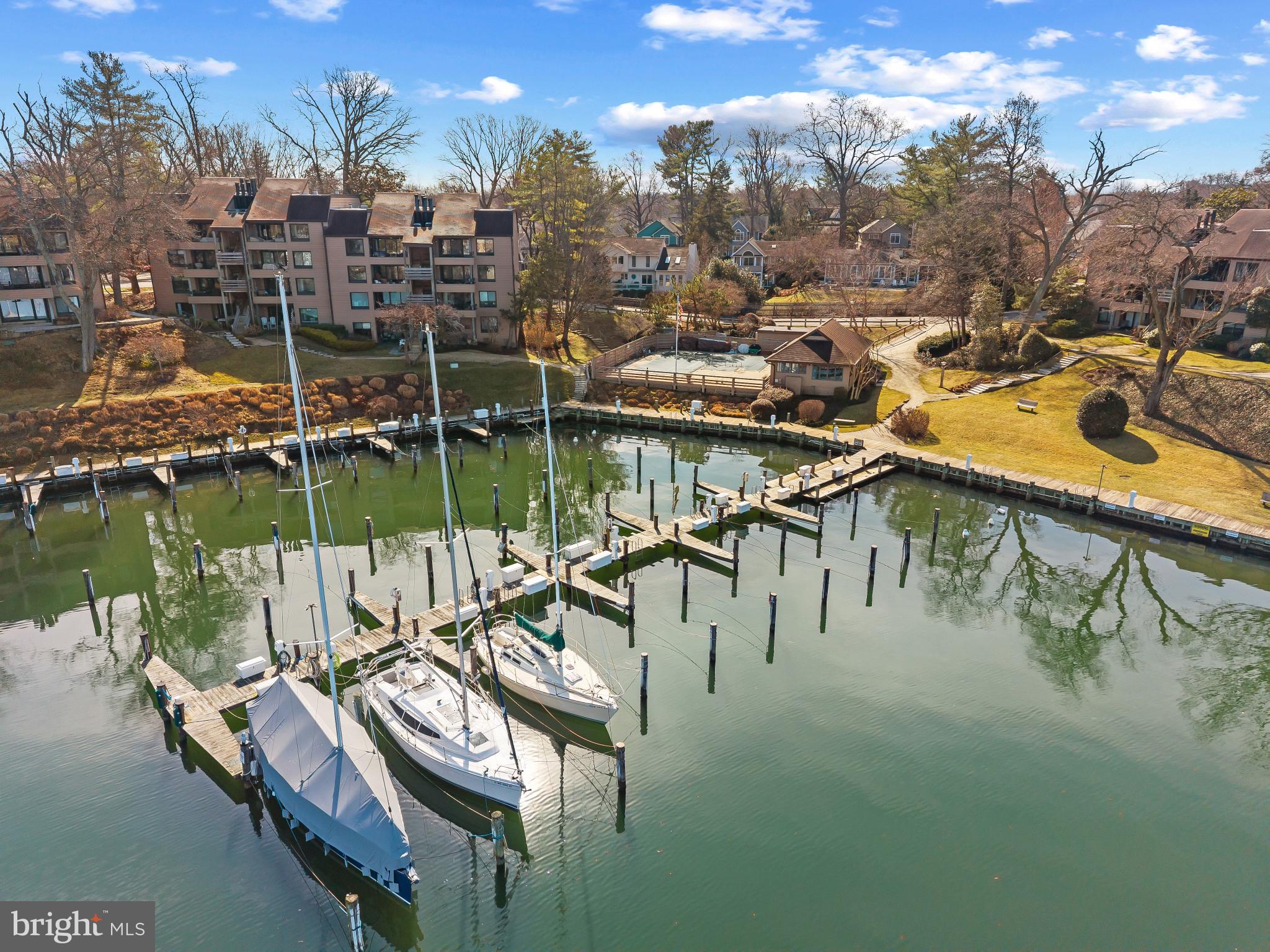 WATERFRONT SPA CREEK CONDO | 3 PRESIDENT POINT DRIVE B3