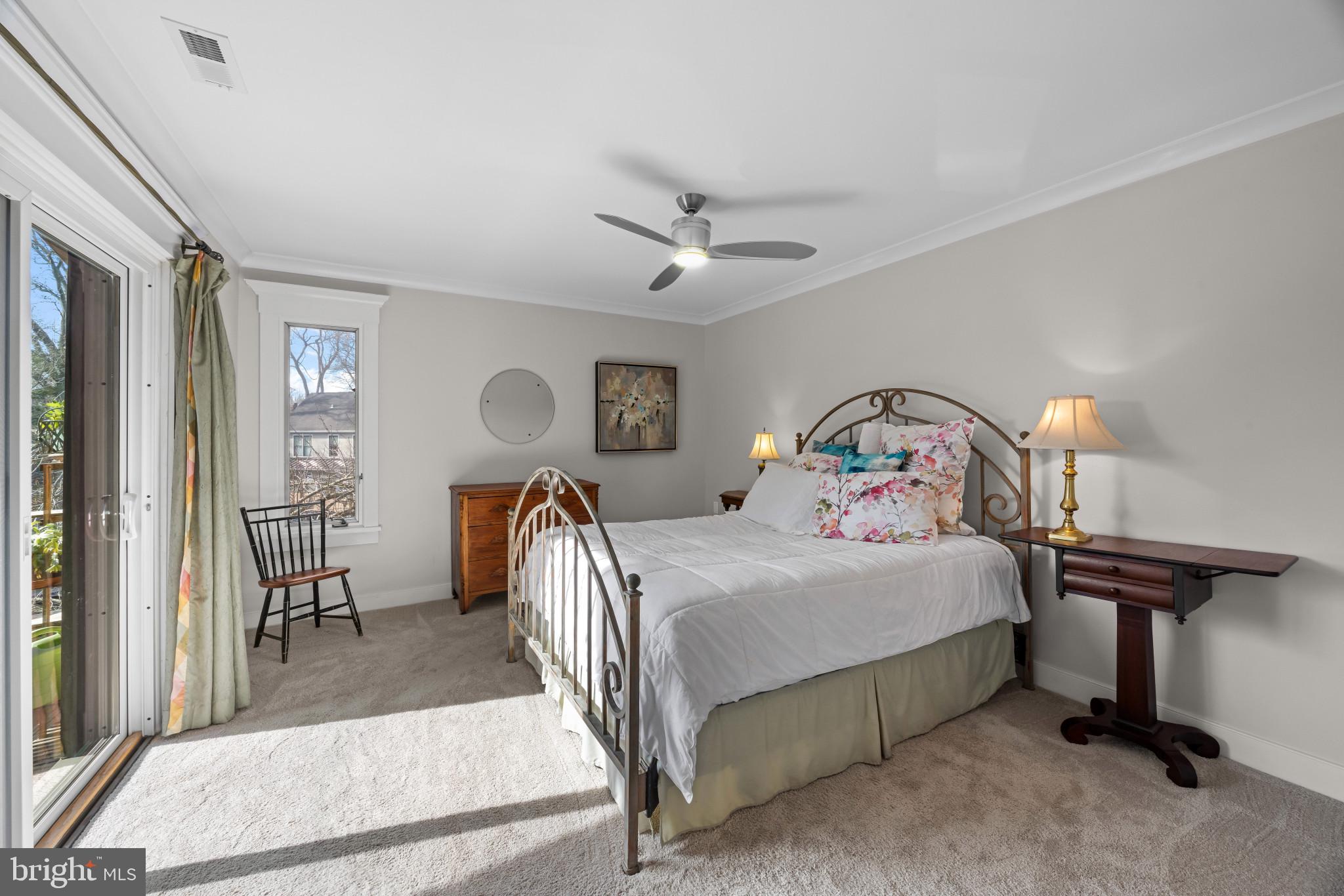 WATERFRONT SPA CREEK CONDO | 3 PRESIDENT POINT DRIVE B3