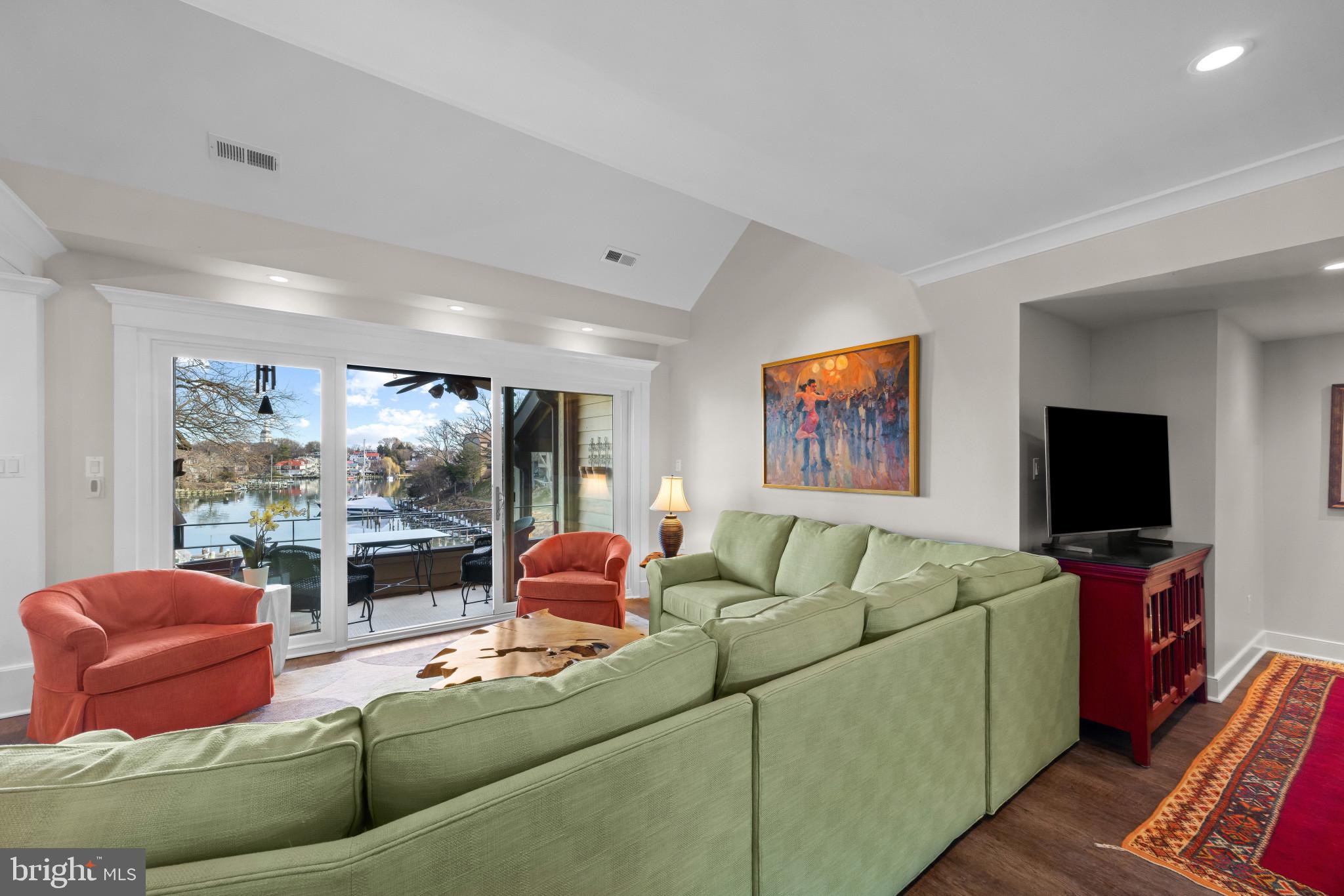 WATERFRONT SPA CREEK CONDO | 3 PRESIDENT POINT DRIVE B3