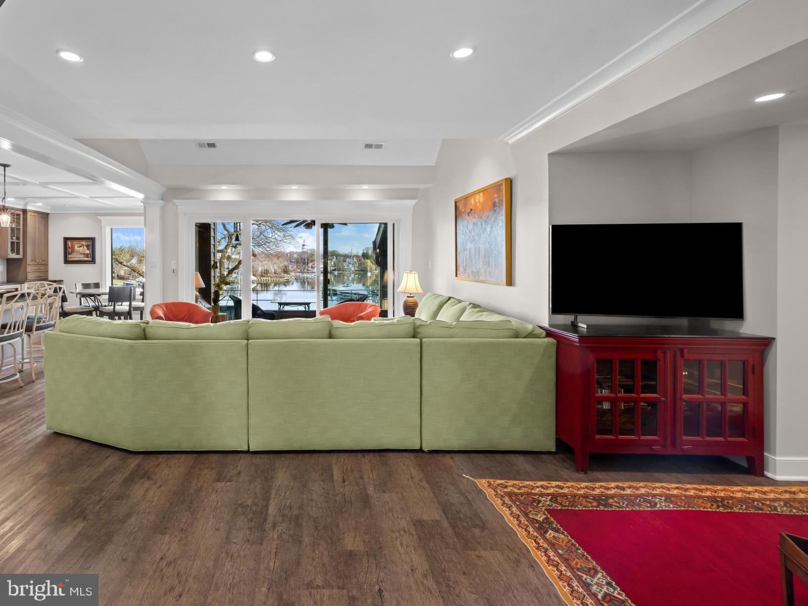 WATERFRONT SPA CREEK CONDO | 3 PRESIDENT POINT DRIVE B3