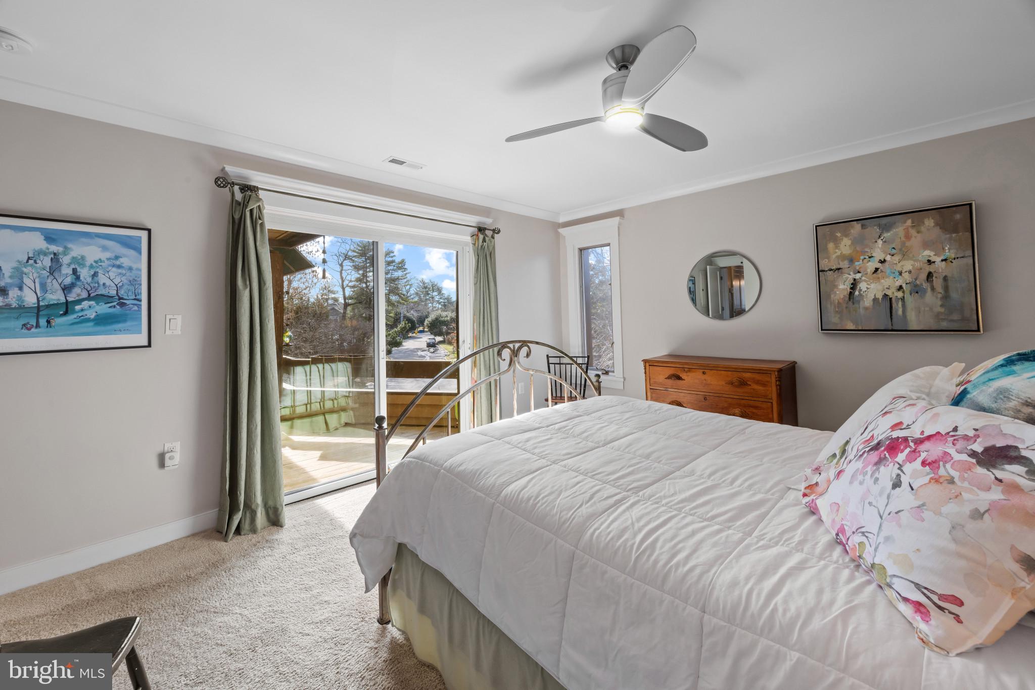 WATERFRONT SPA CREEK CONDO | 3 PRESIDENT POINT DRIVE B3