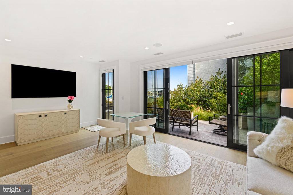 HIGHEST 2-BDR CONDO SALE IN ANNAPOLIS | 289 STATE STREET 4