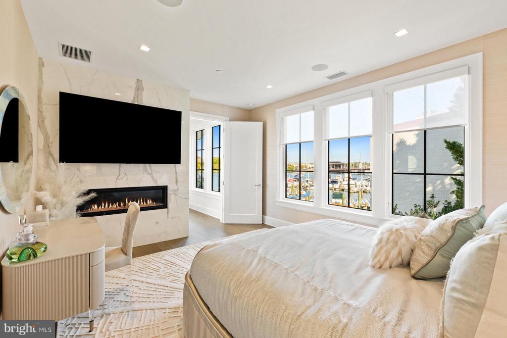 HIGHEST 2-BDR CONDO SALE IN ANNAPOLIS | 289 STATE STREET 4