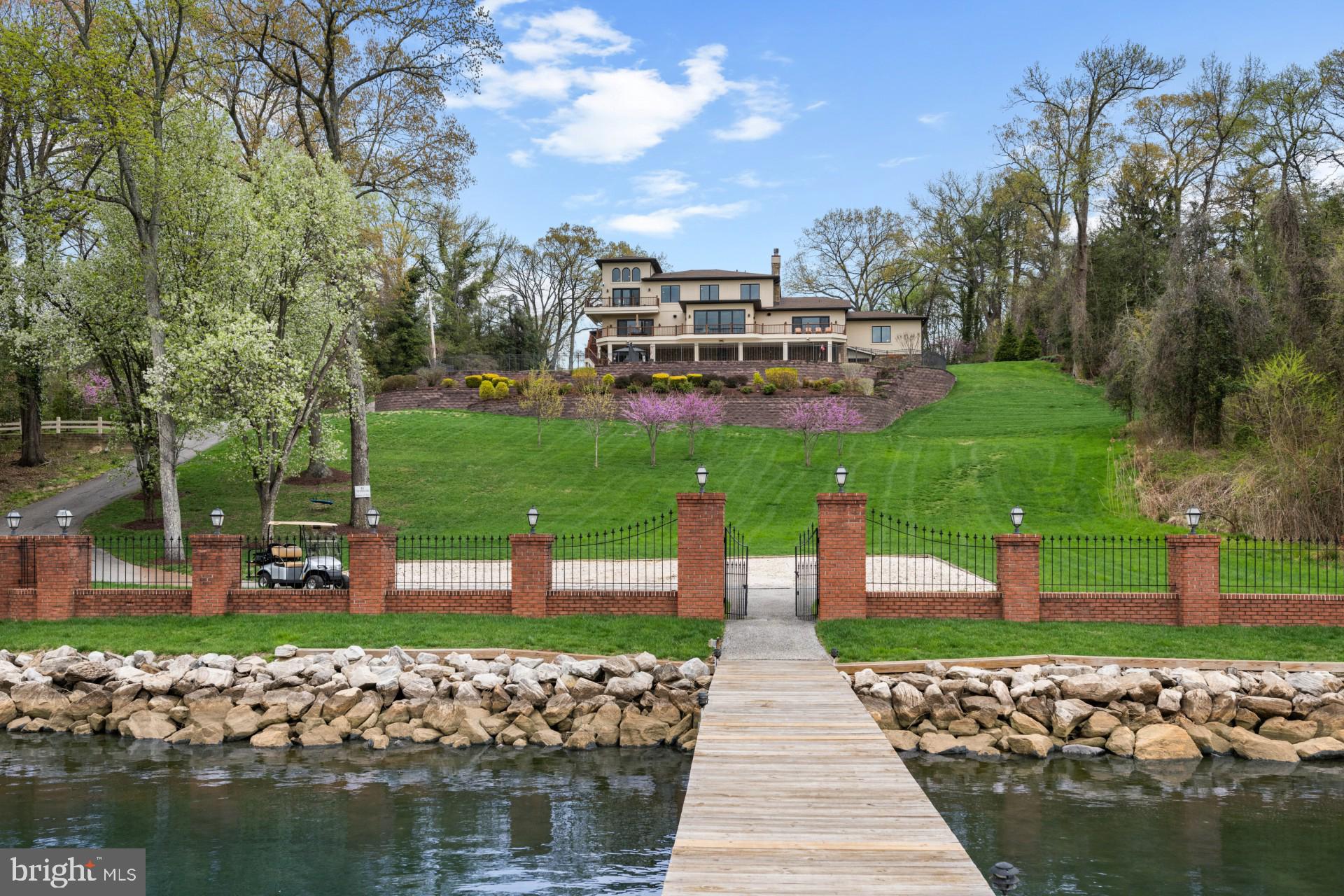 THE POD | 423 BENFIELD ROAD