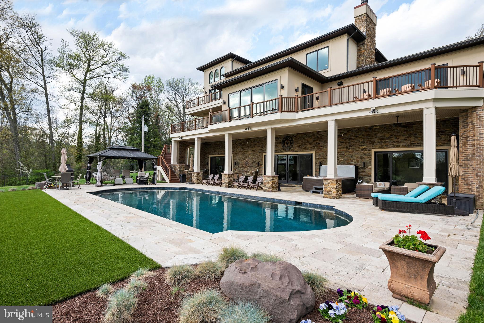 THE POD | 423 BENFIELD ROAD