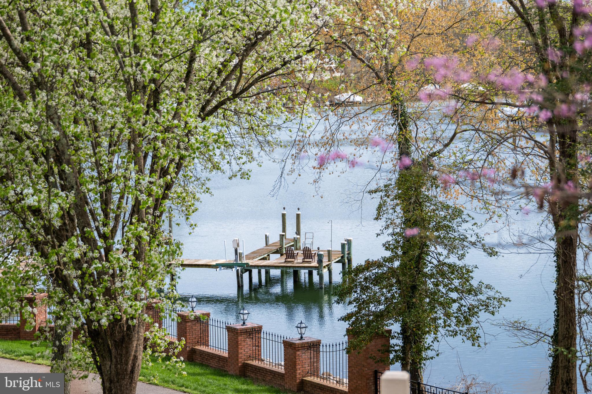 THE POD | 423 BENFIELD ROAD