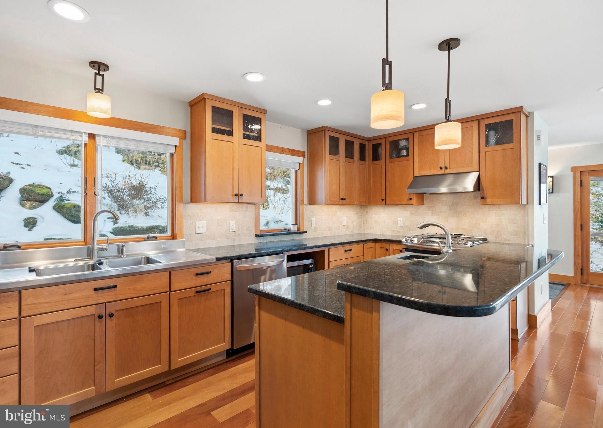 EPPING FOREST WATERFRONT | 357 OVERLOOK TRAIL