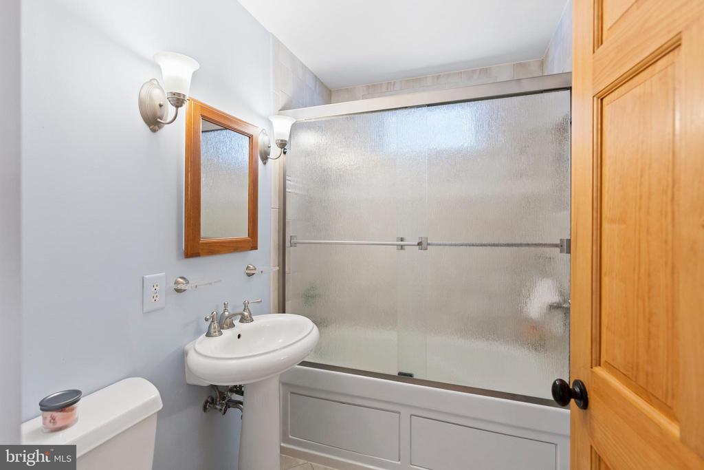 EPPING FOREST WATERFRONT | 357 OVERLOOK TRAIL