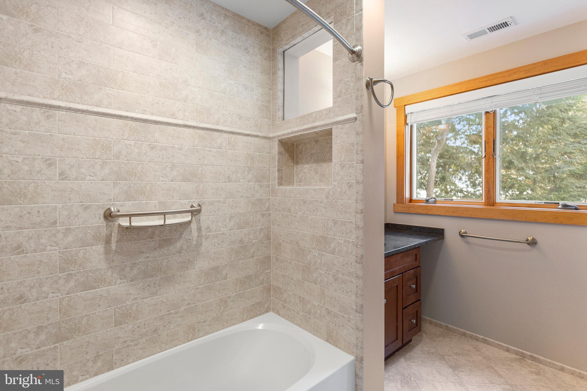 EPPING FOREST WATERFRONT | 357 OVERLOOK TRAIL