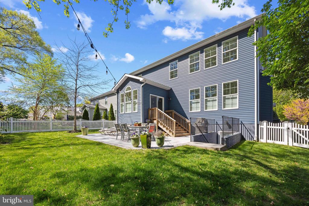 EASTPORT CRAFTSMAN | 819 JANICE DRIVE