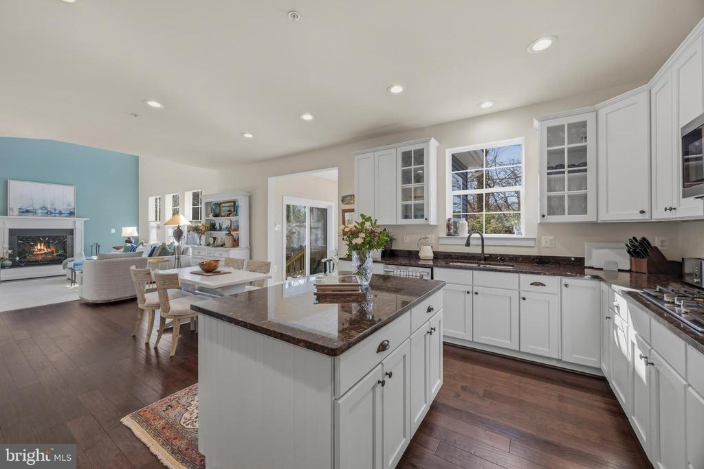 EASTPORT CRAFTSMAN | 819 JANICE DRIVE