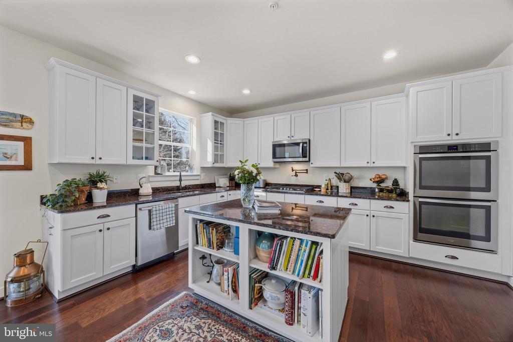 EASTPORT CRAFTSMAN | 819 JANICE DRIVE