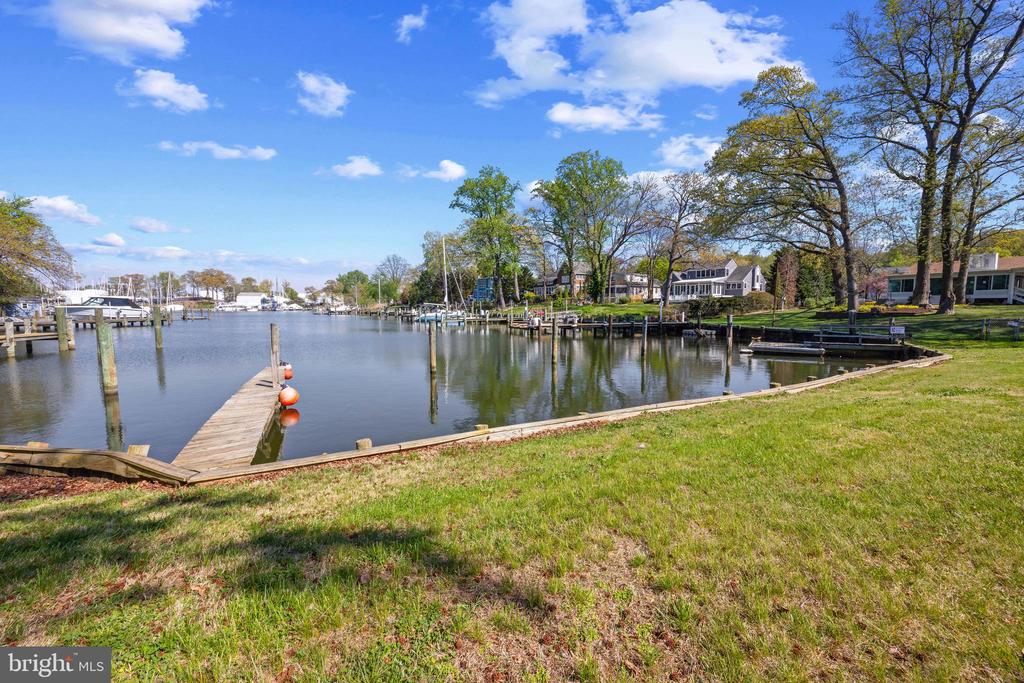 EASTPORT CRAFTSMAN | 819 JANICE DRIVE