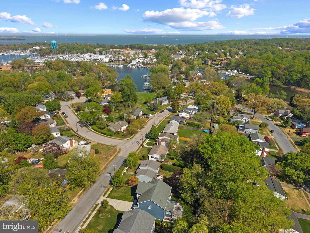 EASTPORT CRAFTSMAN | 819 JANICE DRIVE