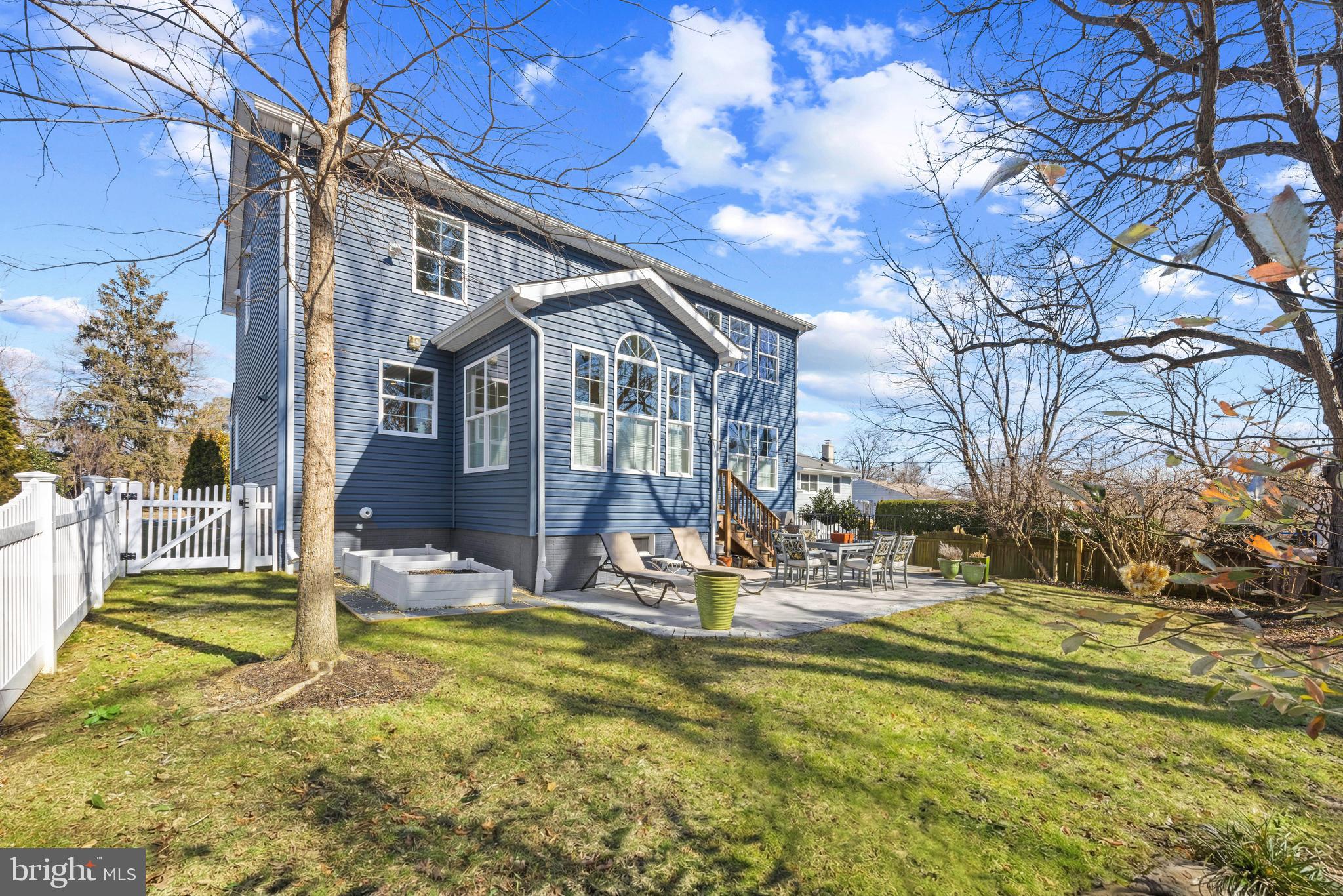 EASTPORT CRAFTSMAN | 819 JANICE DRIVE