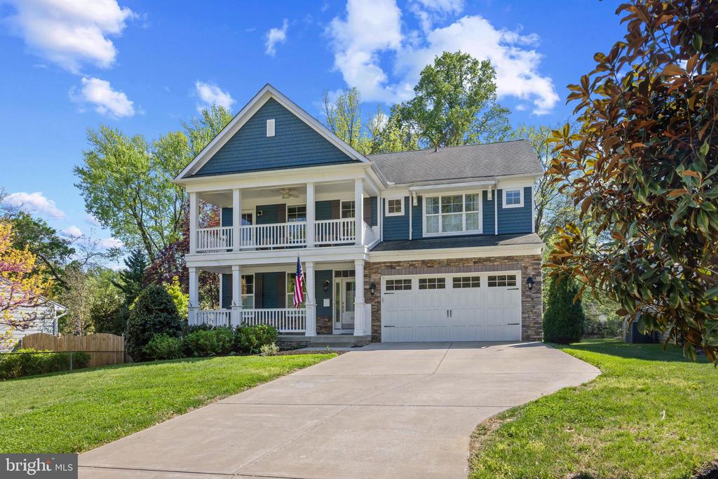 EASTPORT CRAFTSMAN | 819 JANICE DRIVE