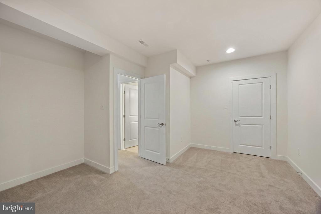 EASTPORT CRAFTSMAN | 819 JANICE DRIVE
