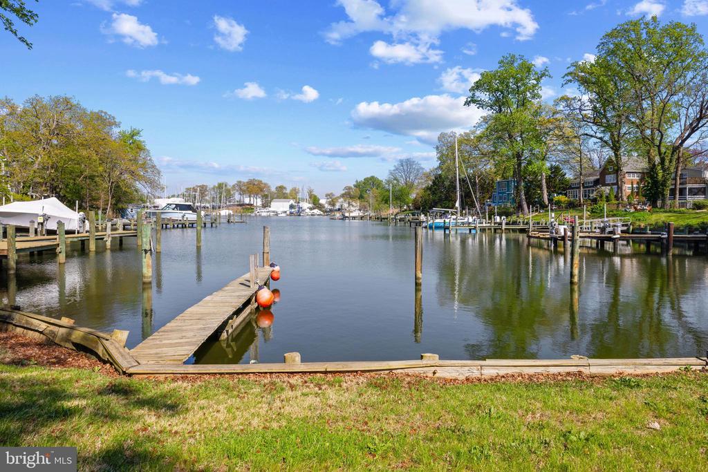 EASTPORT CRAFTSMAN | 819 JANICE DRIVE