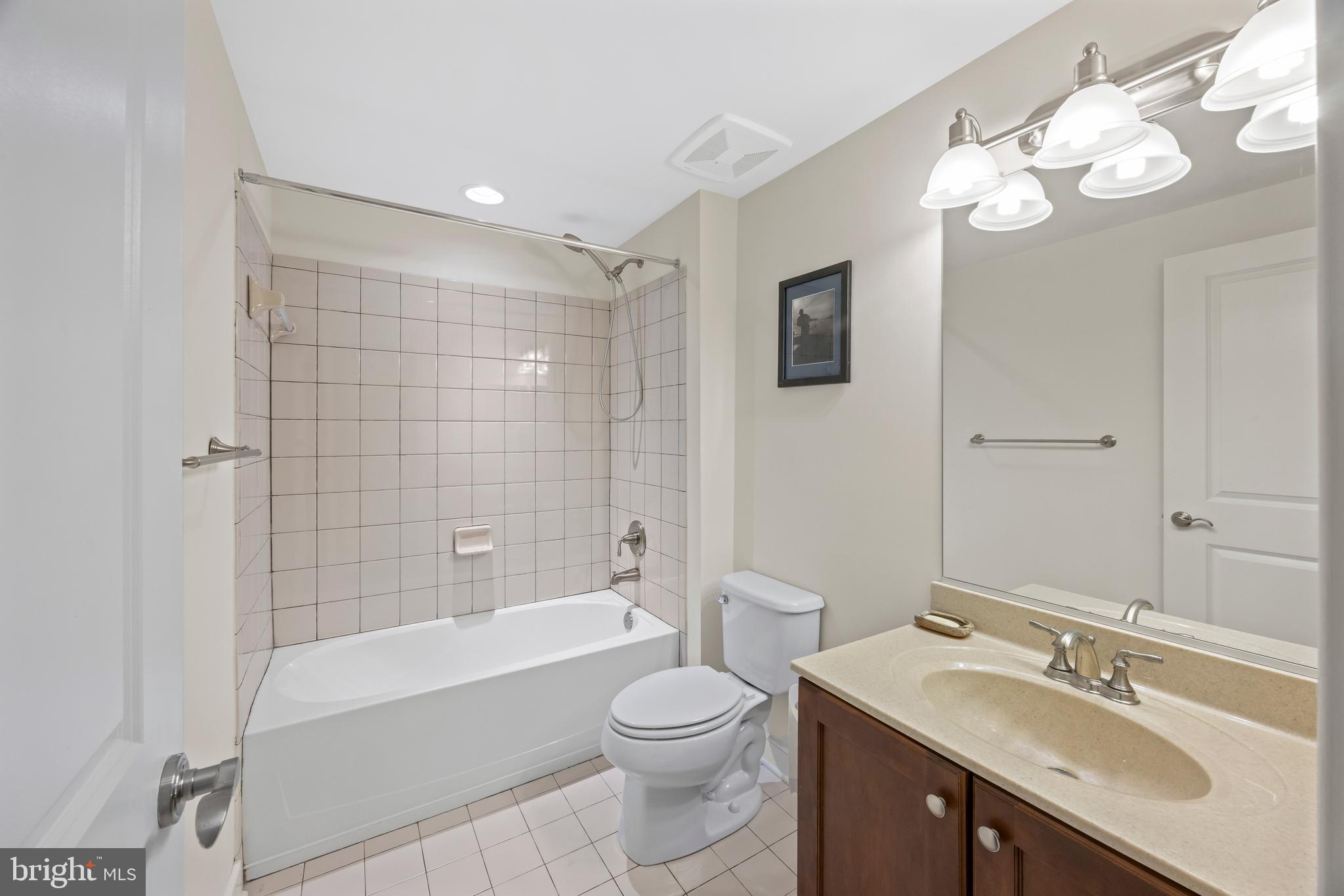 EASTPORT CRAFTSMAN | 819 JANICE DRIVE