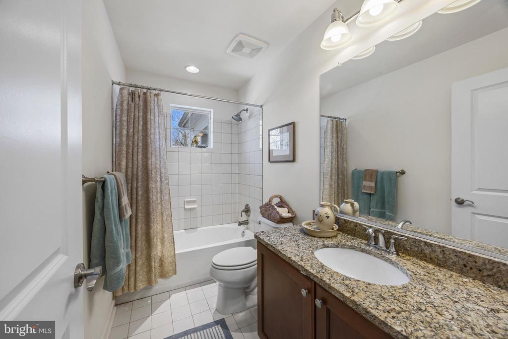 EASTPORT CRAFTSMAN | 819 JANICE DRIVE