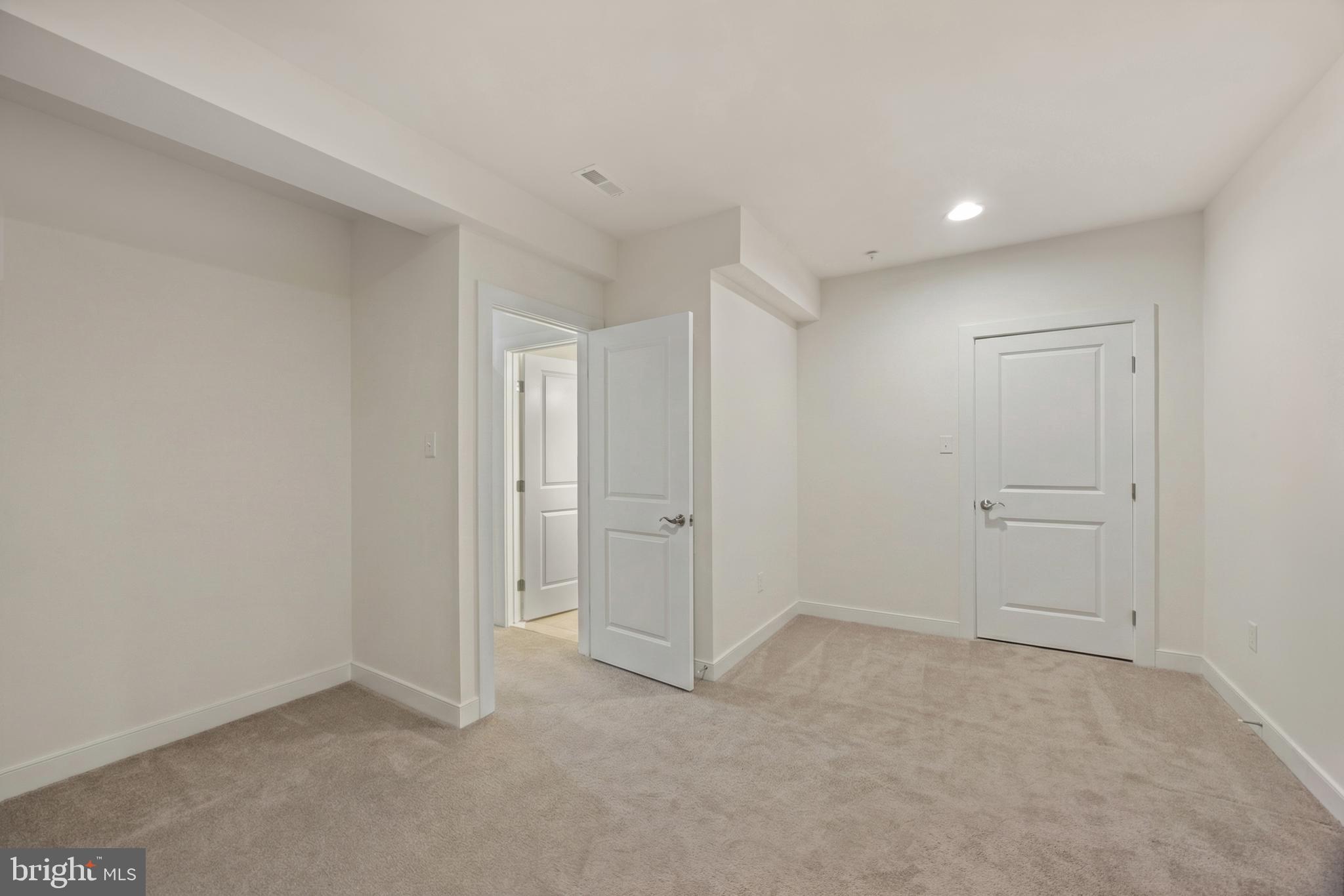 EASTPORT CRAFTSMAN | 819 JANICE DRIVE