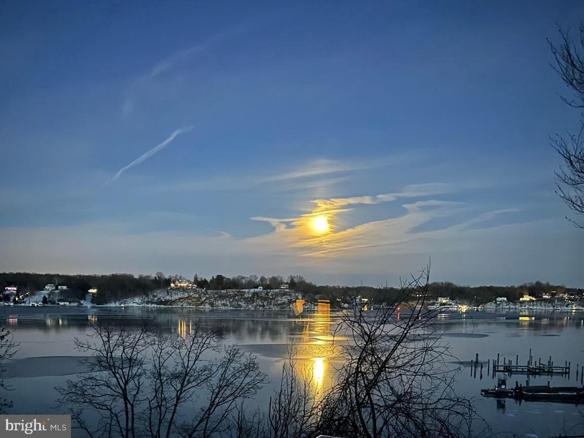 EPPING FOREST WATERFRONT | 349 SHERWOOD TRAIL