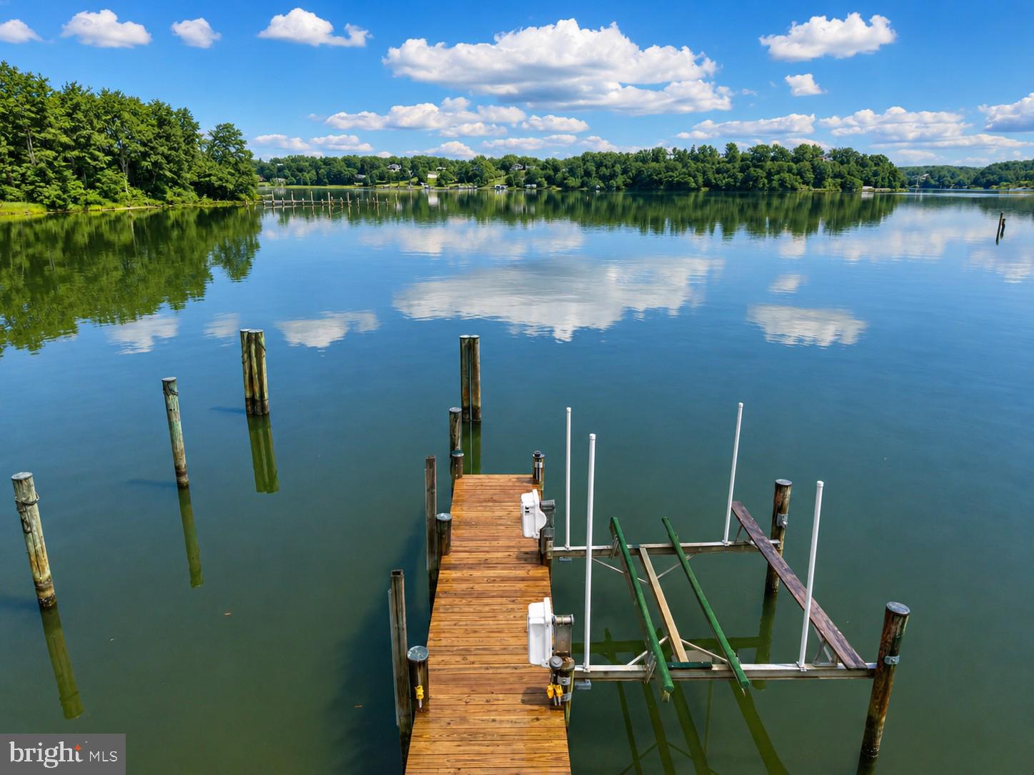 EPPING FOREST WATERFRONT | 349 SHERWOOD TRAIL