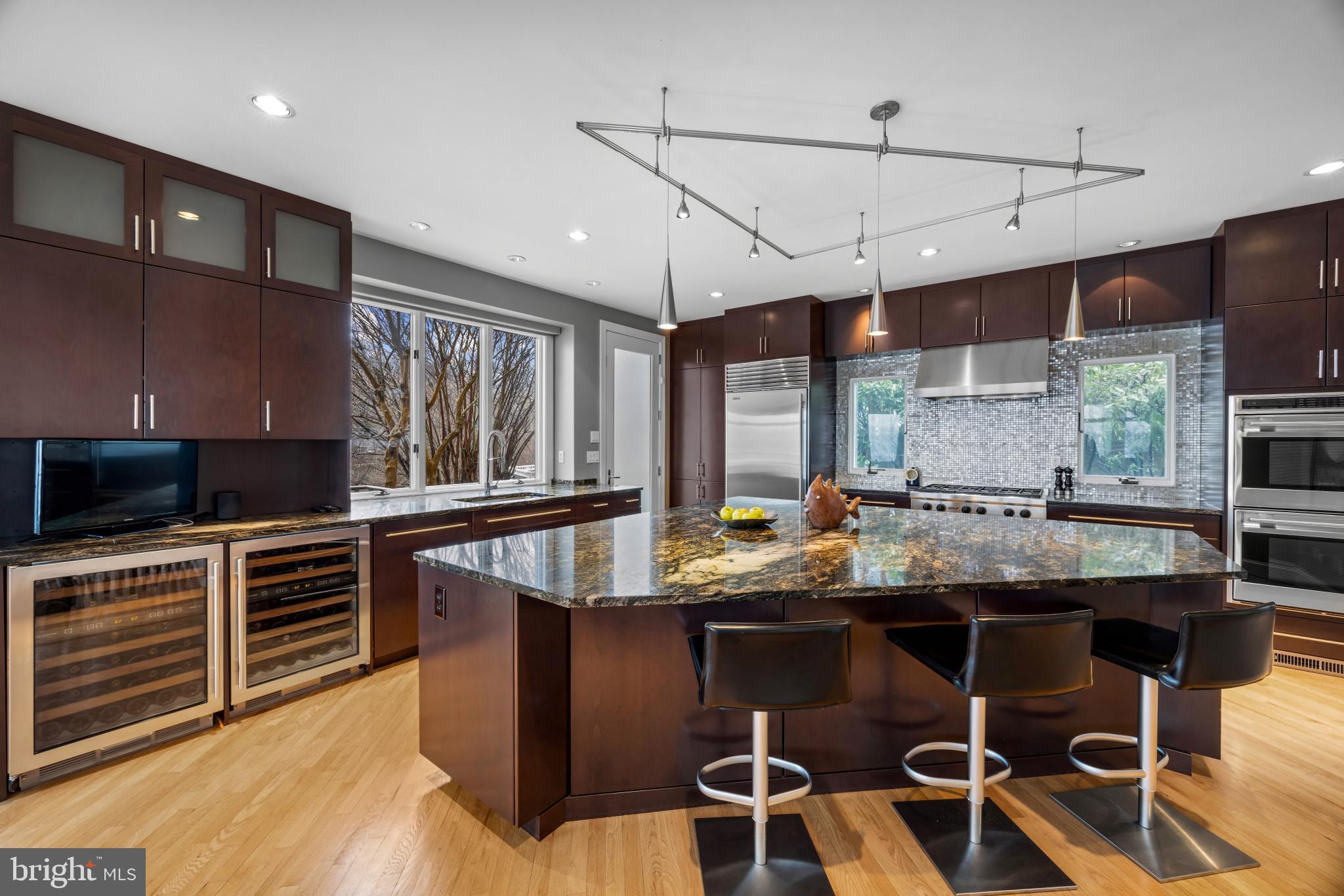 EPPING FOREST WATERFRONT | 349 SHERWOOD TRAIL