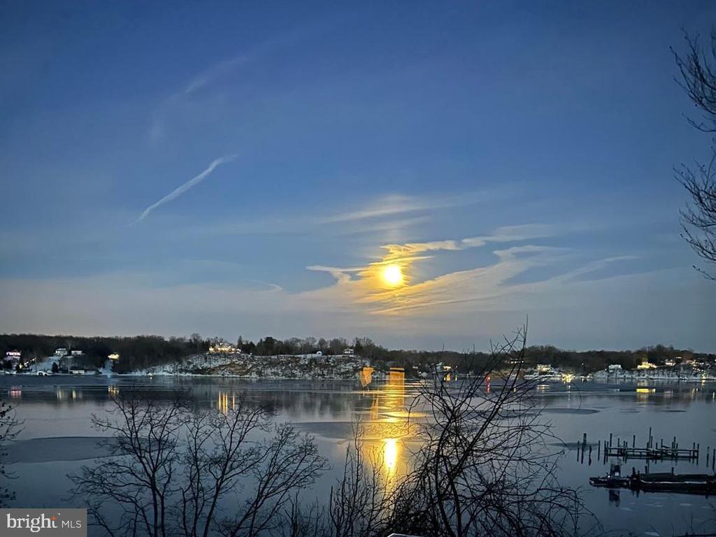 EPPING FOREST WATERFRONT | 349 SHERWOOD TRAIL