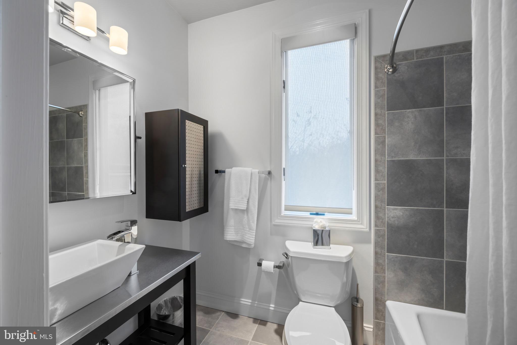 EPPING FOREST WATERFRONT | 349 SHERWOOD TRAIL