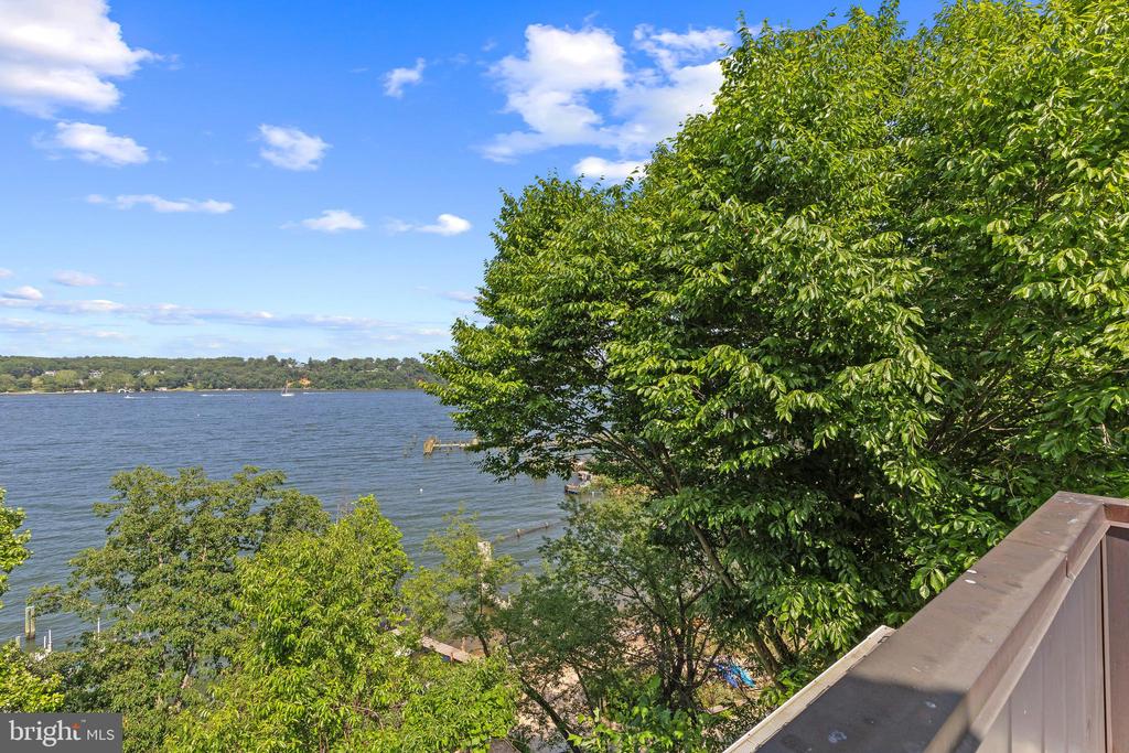 EPPING FOREST WATERFRONT | 349 SHERWOOD TRAIL