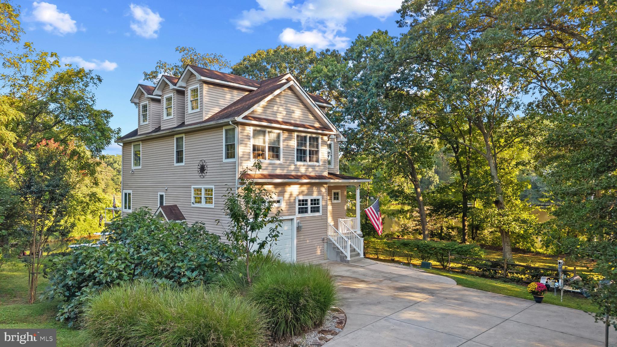 MILL CREEK WATERFRONT | 301 KINGSBERRY DRIVE