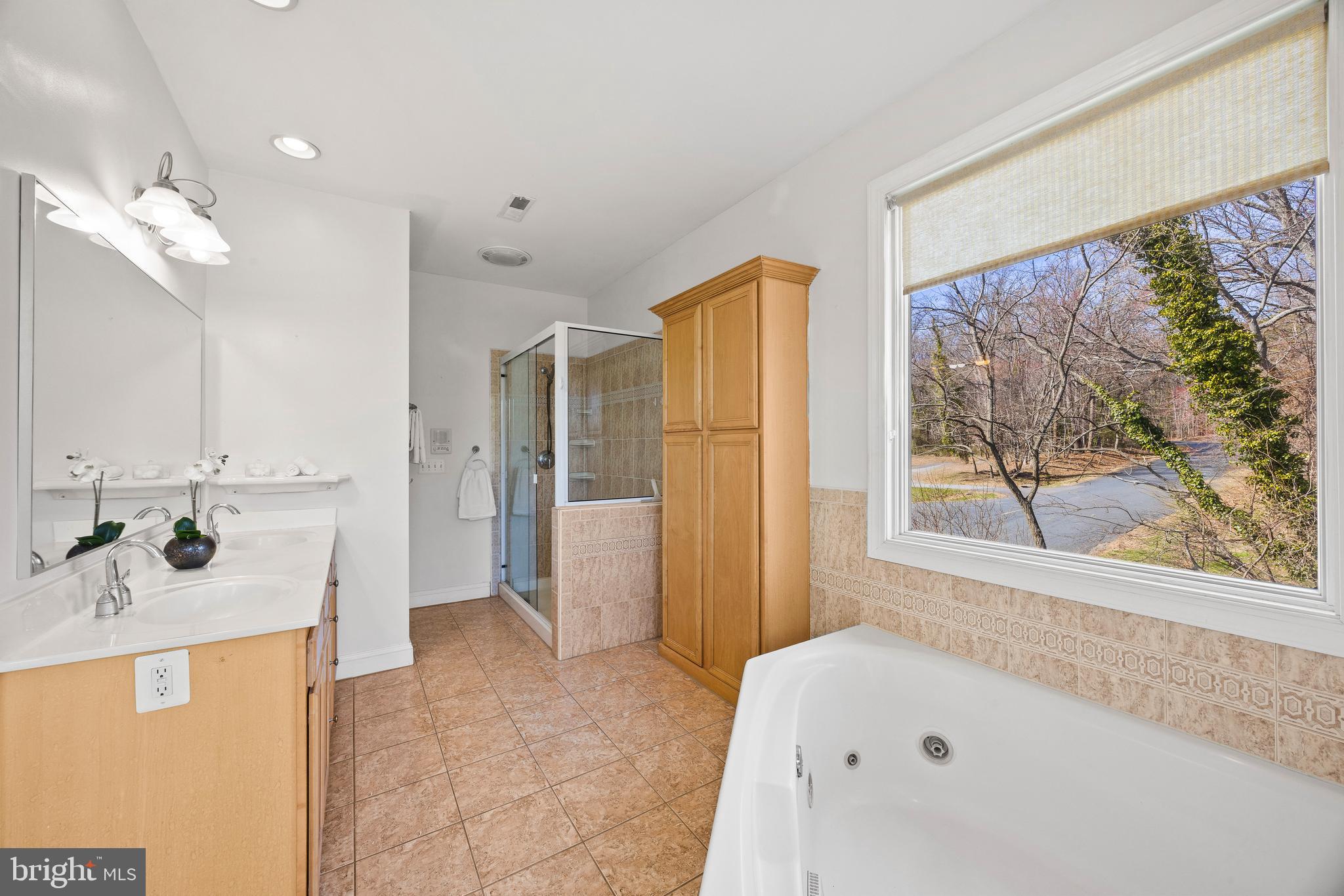 MILL CREEK WATERFRONT | 301 KINGSBERRY DRIVE