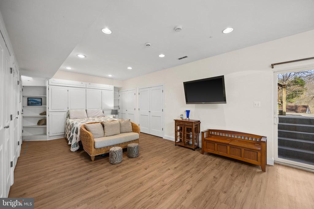 MILL CREEK WATERFRONT | 301 KINGSBERRY DRIVE