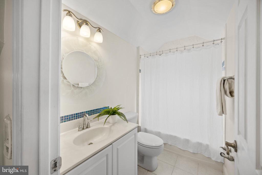 MILL CREEK WATERFRONT | 301 KINGSBERRY DRIVE
