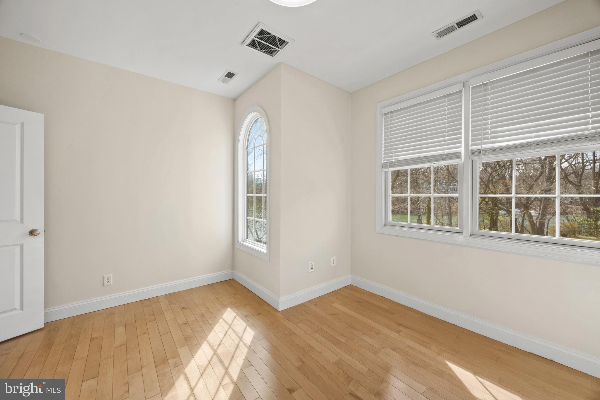 MILL CREEK WATERFRONT | 301 KINGSBERRY DRIVE