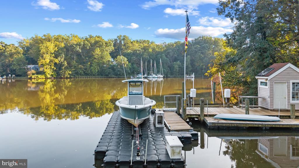 MILL CREEK WATERFRONT | 301 KINGSBERRY DRIVE