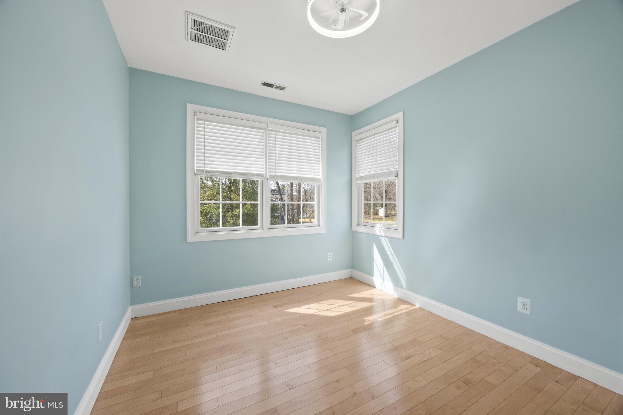 MILL CREEK WATERFRONT | 301 KINGSBERRY DRIVE