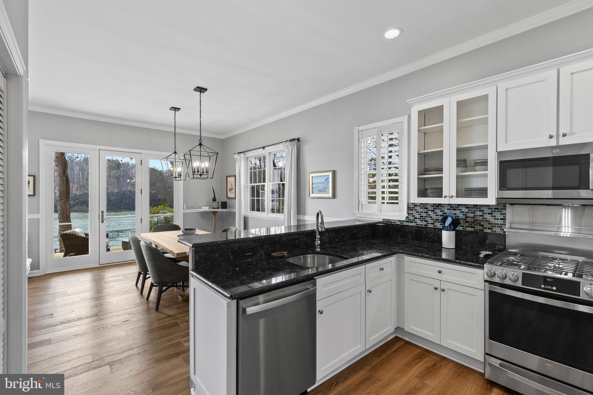 EPPING FOREST WATERFRONT | 327 RIVERVIEW TRAIL