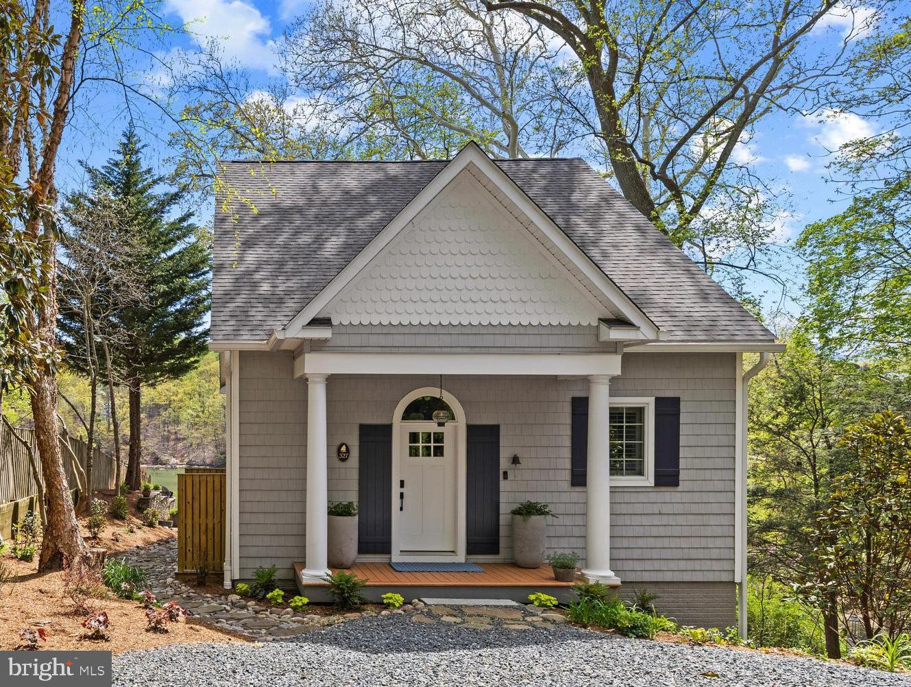EPPING FOREST WATERFRONT | 327 RIVERVIEW TRAIL