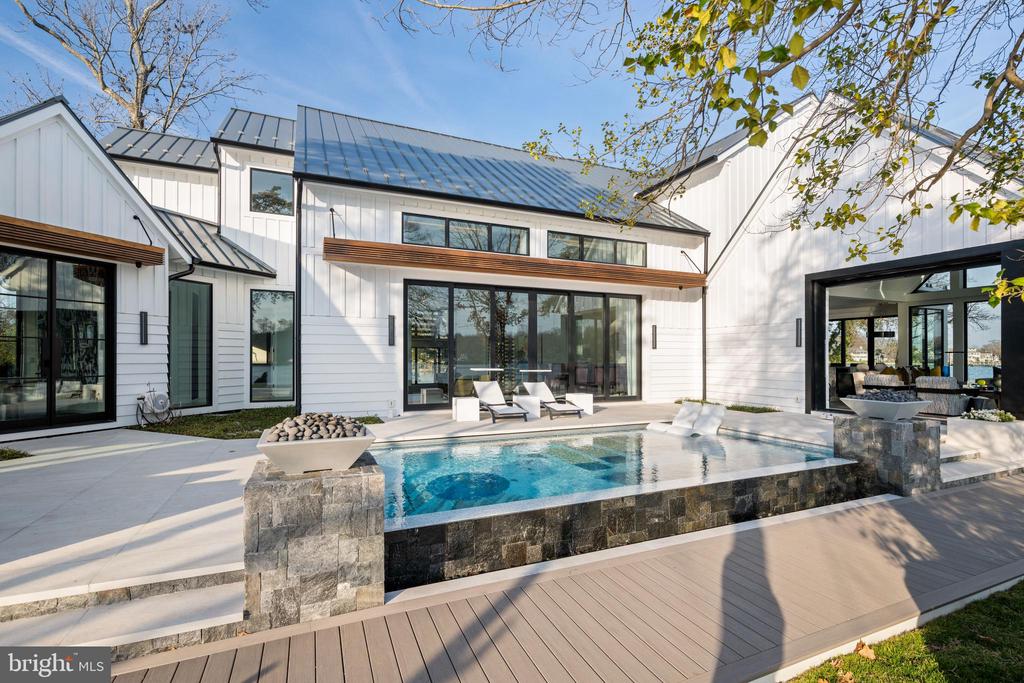 1201 EDEN LANE | LAKE OGELTON WATERFRONT WITH CHESAPEAKE BAY ACCESS