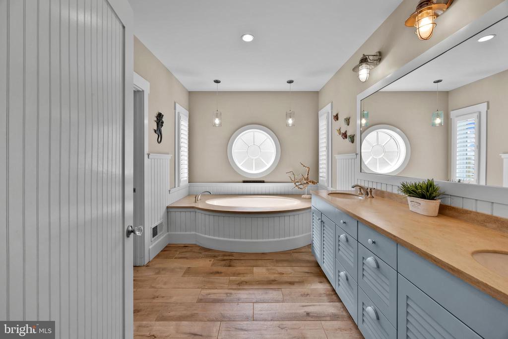 WHITEHALL CREEK WATERFRONT | 1787 BEACHFIELD ROAD