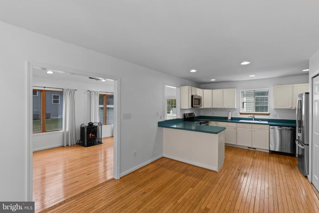 3530 SHADY DRIVE