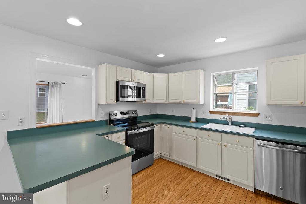 3530 SHADY DRIVE