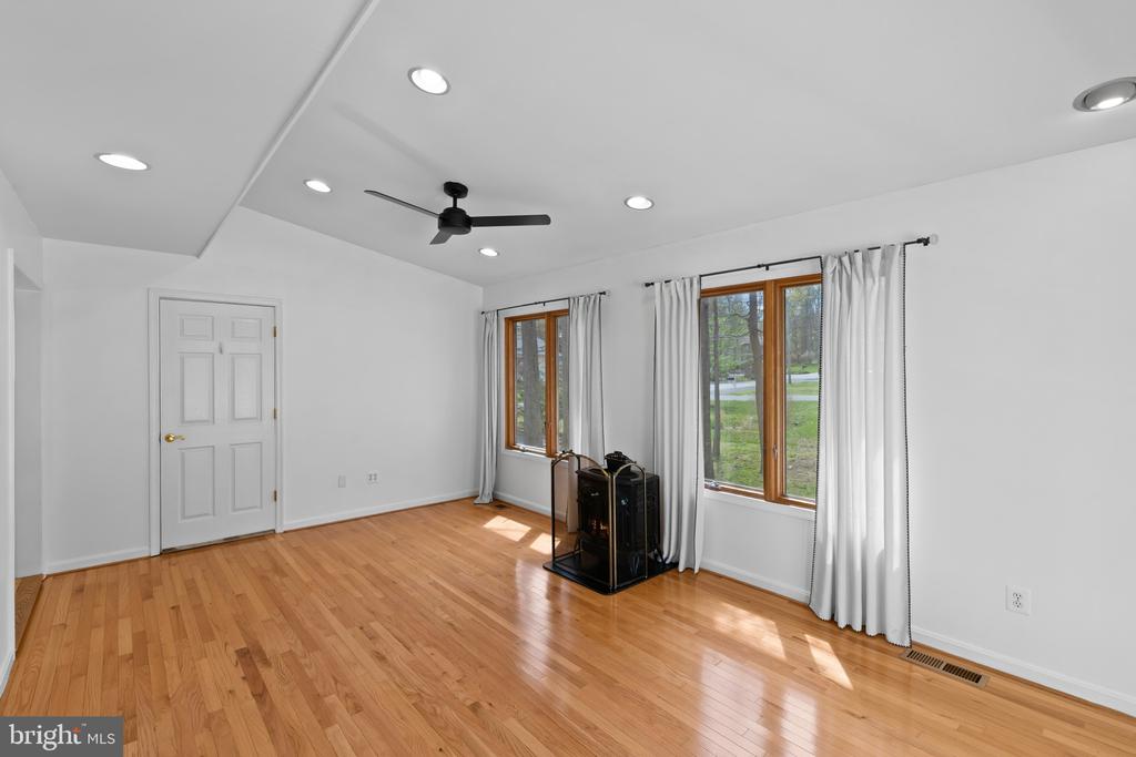 3530 SHADY DRIVE