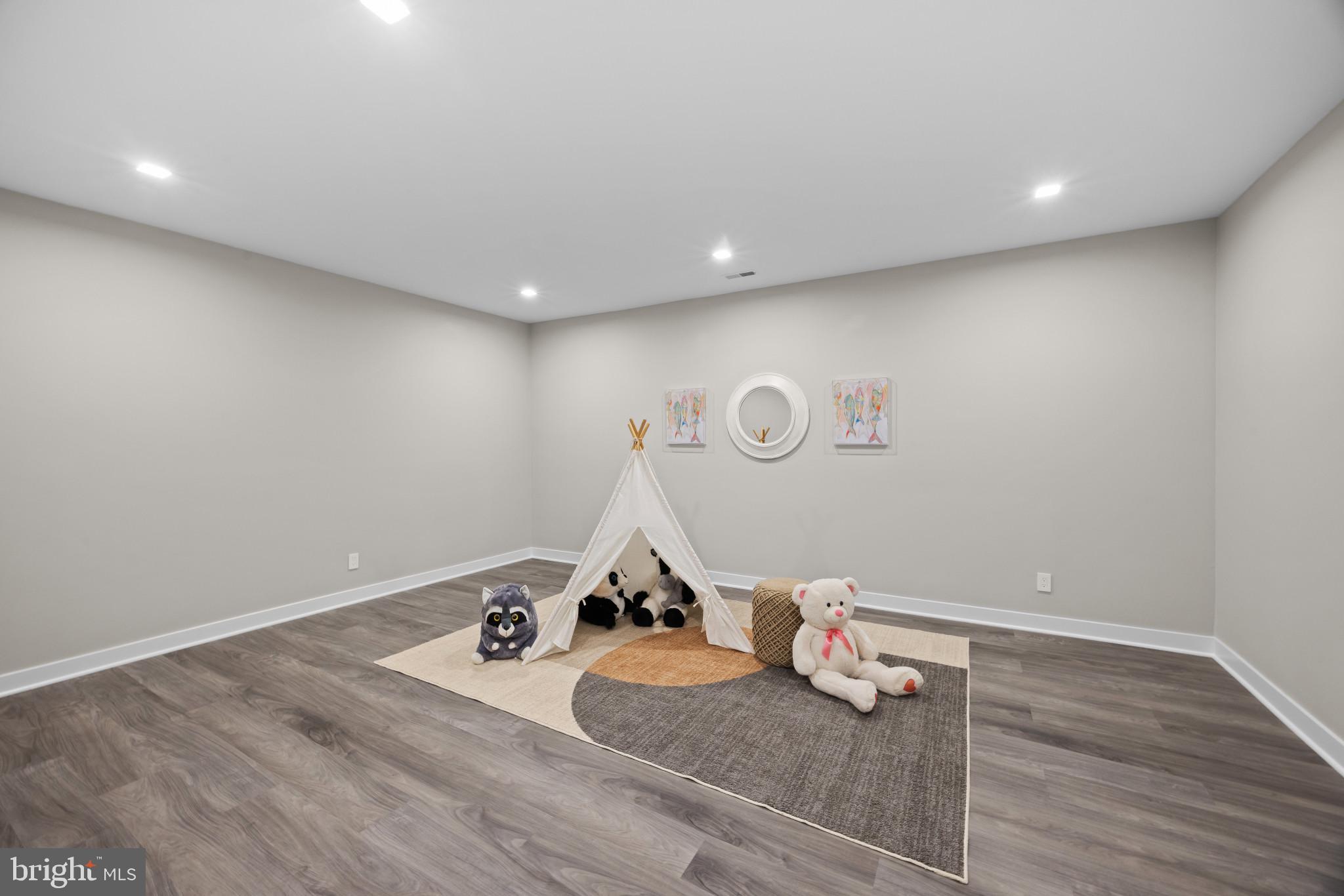 854 SAINT EDMONDS PLACE