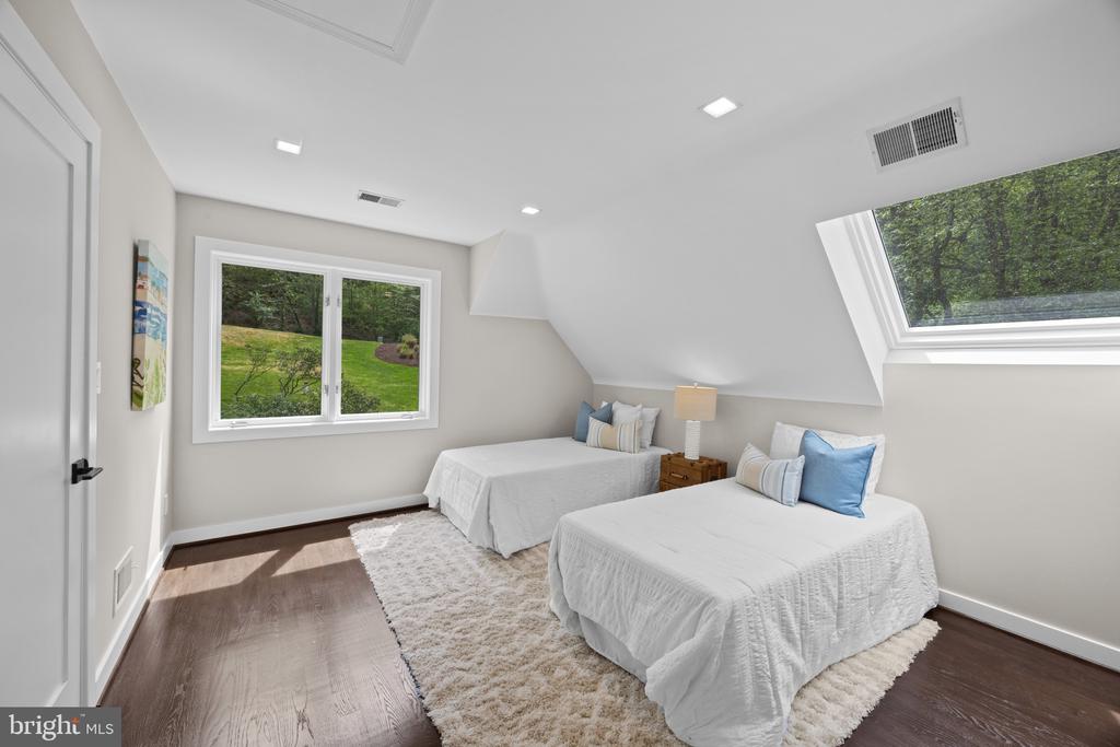 854 SAINT EDMONDS PLACE
